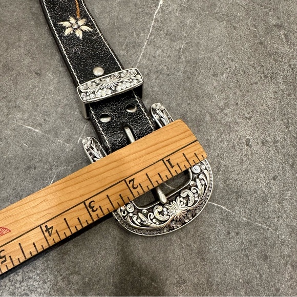Nocona western belt cowboy cowgirl floral rhinestone embroidered black distress - Picture 5 of 14